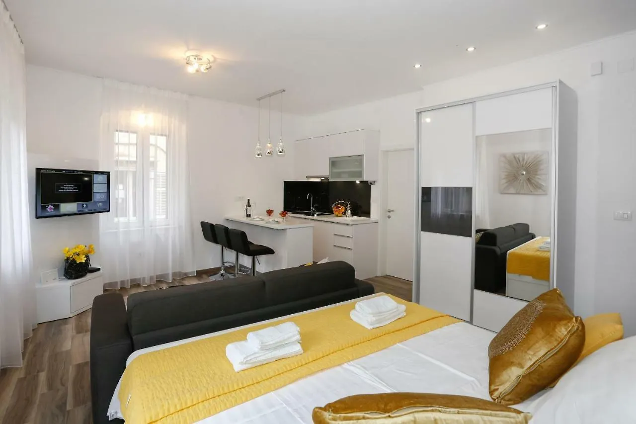 Studio Apartman Fictilis Split 0*,